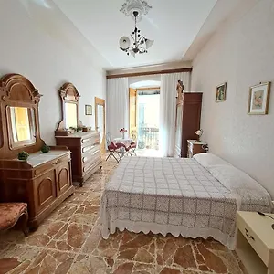 Da Isa - Matrimoniale Alloggio in famiglia Iglesias